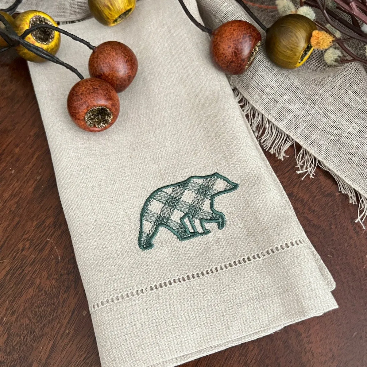 Plaid Bear Napkins, Set of 4, Christmas cloth napkins, Plaid napkins, Bear embroidered napkins